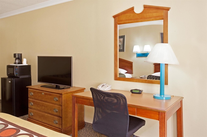 Imagen de la habitación del Hotel Super 8 By Wyndham Los Angeles Downtown. Foto 9