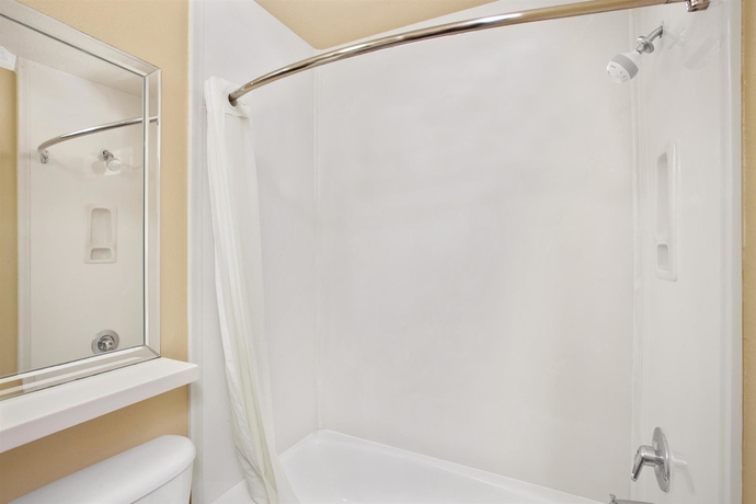 Imagen de la habitación del Hotel Super 8 By Wyndham Los Angeles Downtown. Foto 11