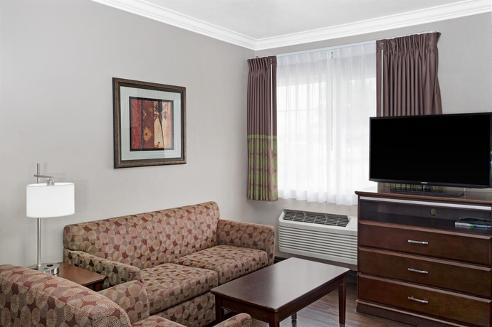 Imagen de la habitación del Hotel Super 8 By Wyndham Los Angeles-culver City Area. Foto 8