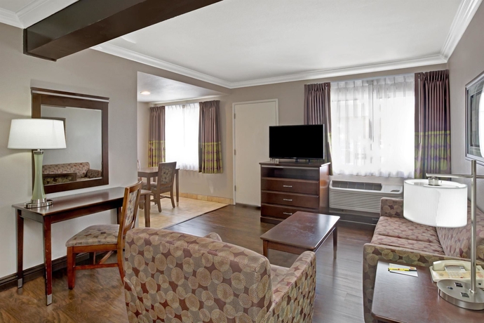 Imagen de la habitación del Hotel Super 8 By Wyndham Los Angeles-culver City Area. Foto 10