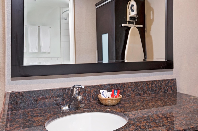 Imagen de la habitación del Hotel Super 8 By Wyndham Los Angeles-culver City Area. Foto 12