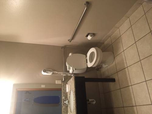 Imagen de la habitación del Hotel Super 8 By Wyndham Louisville Airport. Foto 6