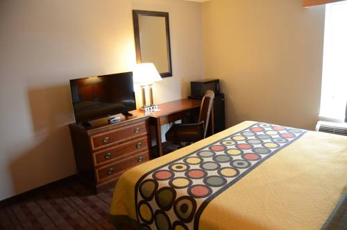Imagen de la habitación del Hotel Super 8 By Wyndham Louisville/expo Center. Foto 8