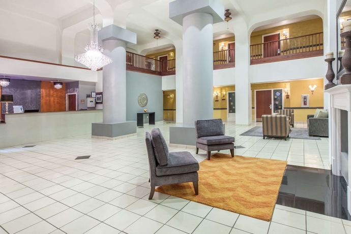 Imagen de los interiores del Hotel Super 8 By Wyndham Lubbock West. Foto 18