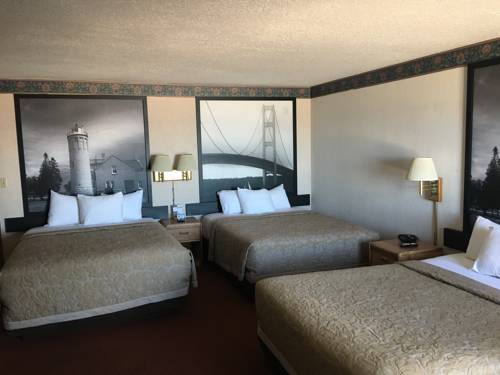 Imagen de la habitación del Hotel Super 8 By Wyndham Mackinaw City/beachfront Area. Foto 3