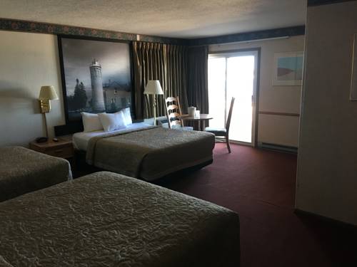 Imagen de la habitación del Hotel Super 8 By Wyndham Mackinaw City/beachfront Area. Foto 4
