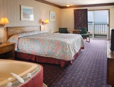 Imagen de la habitación del Hotel Super 8 By Wyndham Mackinaw City/beachfront Area. Foto 9