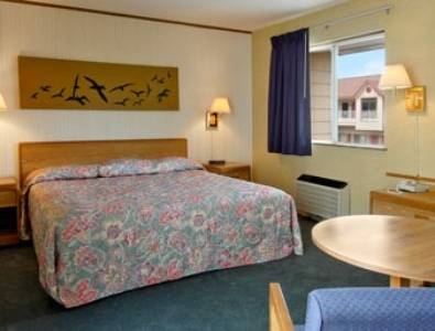 Imagen de la habitación del Hotel Super 8 By Wyndham Mackinaw City/beachfront Area. Foto 10