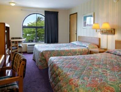 Imagen de la habitación del Hotel Super 8 By Wyndham Mackinaw City/beachfront Area. Foto 11