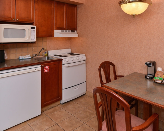 Imagen de la habitación del Hotel Super 8 By Wyndham Macleod Trail Calgary. Foto 6