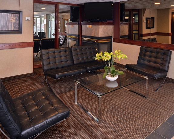 Imagen de los interiores del Hotel Super 8 By Wyndham Macleod Trail Calgary. Foto 10