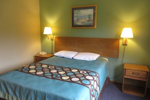 Imagen de la habitación del Hotel Super 8 By Wyndham Macomb. Foto 10