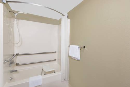 Imagen de la habitación del Hotel Super 8 By Wyndham Macomb. Foto 14