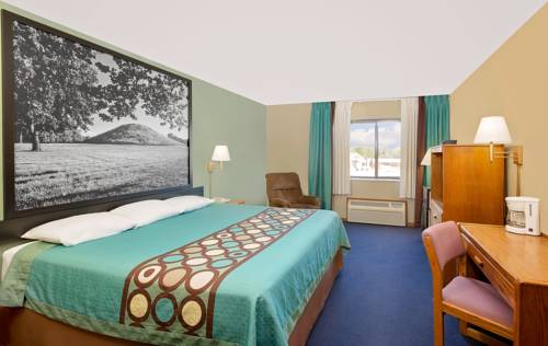 Imagen de la habitación del Hotel Super 8 By Wyndham Macomb. Foto 15