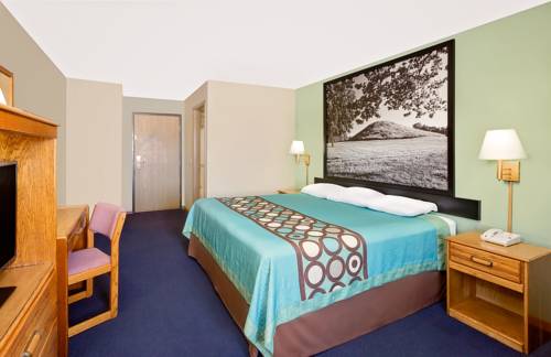 Imagen de la habitación del Hotel Super 8 By Wyndham Macomb. Foto 16