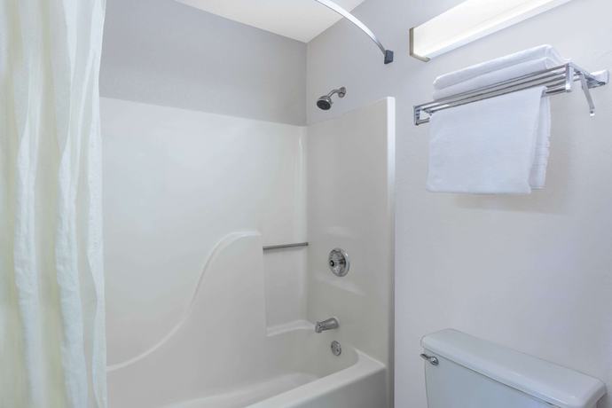 Imagen de la habitación del Hotel Super 8 By Wyndham Madison South. Foto 4