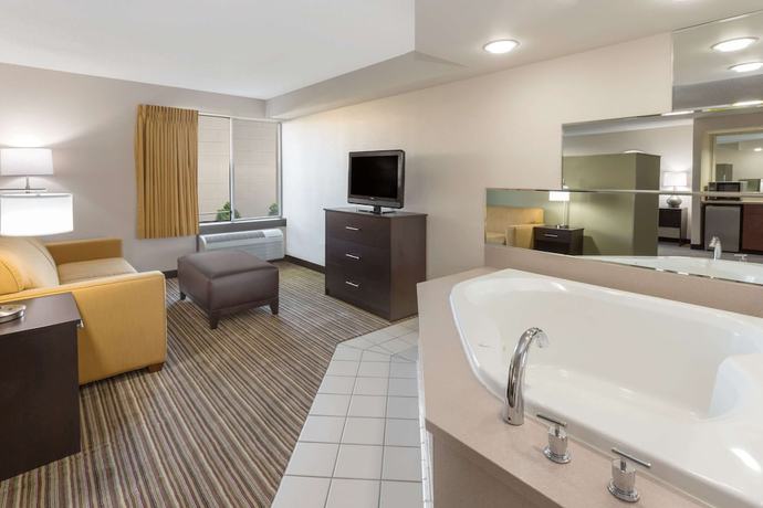 Imagen de la habitación del Hotel Super 8 By Wyndham Madison South. Foto 15