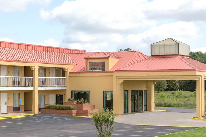 Imagen general del Hotel Super 8 By Wyndham Madison/ridgeland Area. Foto 1