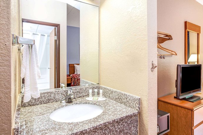 Imagen de la habitación del Hotel Super 8 By Wyndham Mahwah. Foto 8