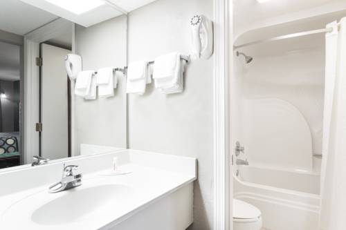 Imagen de la habitación del Hotel Super 8 By Wyndham Marianna. Foto 8