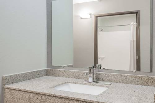 Imagen de la habitación del Hotel Super 8 By Wyndham Mars/cranberry/pittsburgh Area. Foto 3