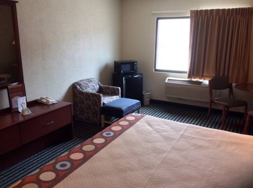 Imagen de la habitación del Hotel Super 8 By Wyndham Marshalltown. Foto 8