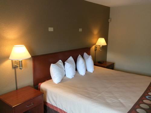 Imagen de la habitación del Hotel Super 8 By Wyndham Marshalltown. Foto 9