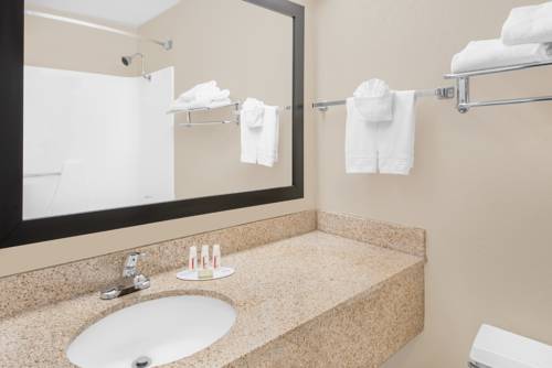 Imagen de la habitación del Hotel Super 8 By Wyndham Marshalltown. Foto 12