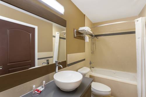 Imagen general del Hotel Super 8 By Wyndham Martinez. Foto 1