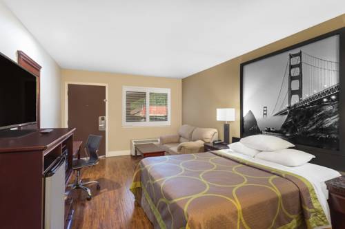 Imagen de la habitación del Hotel Super 8 By Wyndham Martinez. Foto 5