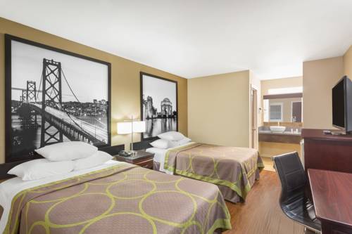 Imagen de la habitación del Hotel Super 8 By Wyndham Martinez. Foto 9