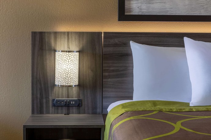 Imagen de la habitación del Hotel Super 8 By Wyndham Mcdonough Ga. Foto 8