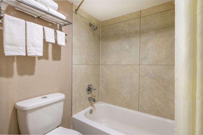 Imagen de la habitación del Hotel Super 8 By Wyndham Mcdonough Ga. Foto 9