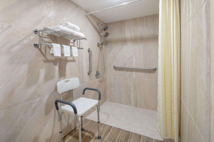 Imagen de la habitación del Hotel Super 8 By Wyndham Mcdonough Ga. Foto 13