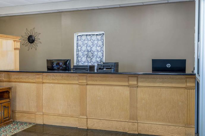 Imagen de los interiores del Hotel Super 8 By Wyndham Mcdonough Ga. Foto 14