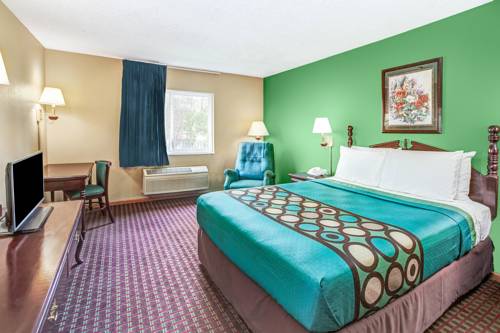 Imagen de la habitación del Hotel Super 8 By Wyndham Mchenry/fox Lake Area. Foto 5