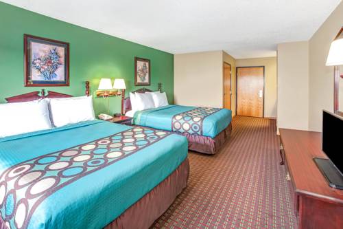 Imagen de la habitación del Hotel Super 8 By Wyndham Mchenry/fox Lake Area. Foto 7