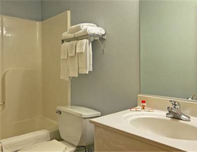 Imagen de la habitación del Hotel Super 8 By Wyndham Medina. Foto 12