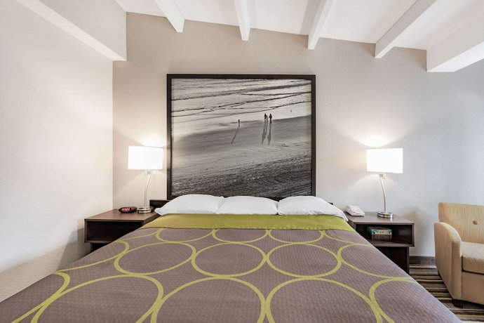 Imagen de la habitación del Hotel Super 8 By Wyndham Melbourne. Foto 4