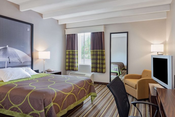 Imagen de la habitación del Hotel Super 8 By Wyndham Melbourne. Foto 12