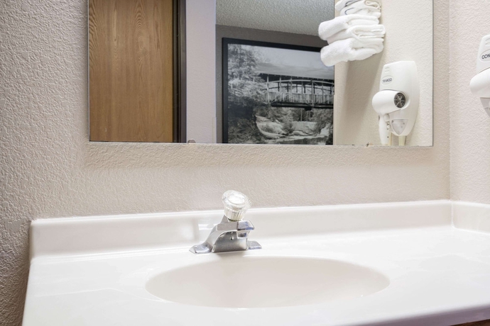 Imagen de la habitación del Hotel Super 8 By Wyndham Menomonie Wi. Foto 6