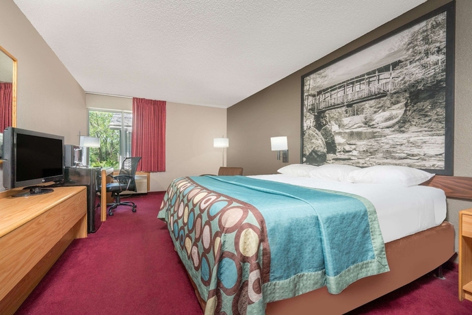 Imagen de la habitación del Hotel Super 8 By Wyndham Menomonie Wi. Foto 7