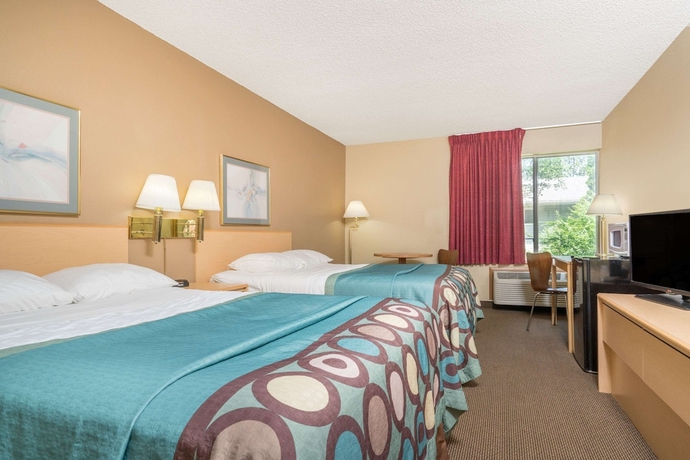 Imagen de la habitación del Hotel Super 8 By Wyndham Menomonie Wi. Foto 8