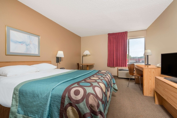 Imagen de la habitación del Hotel Super 8 By Wyndham Menomonie Wi. Foto 10