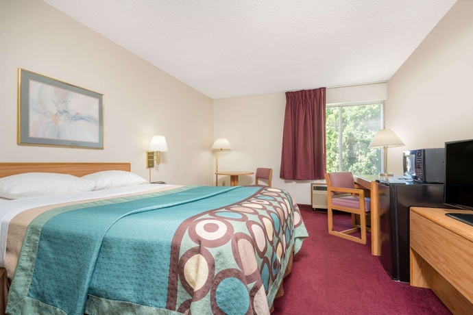 Imagen de la habitación del Hotel Super 8 By Wyndham Menomonie Wi. Foto 11