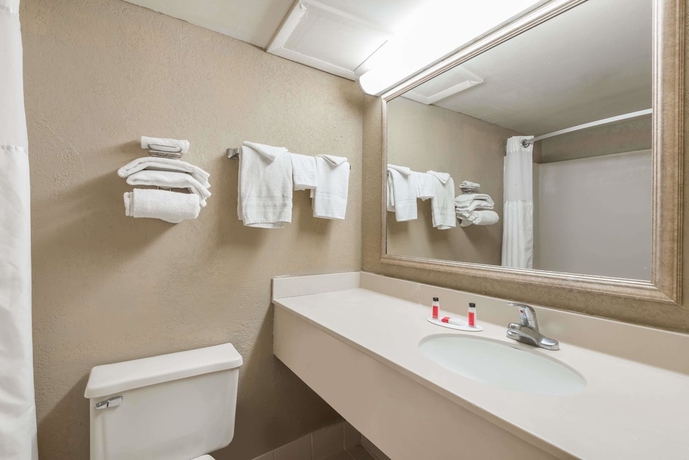 Imagen de la habitación del Hotel Super 8 By Wyndham Miamisburg Dayton S Area Oh. Foto 7