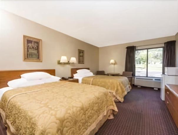 Imagen de la habitación del Hotel Super 8 By Wyndham Miamisburg Dayton S Area Oh. Foto 12