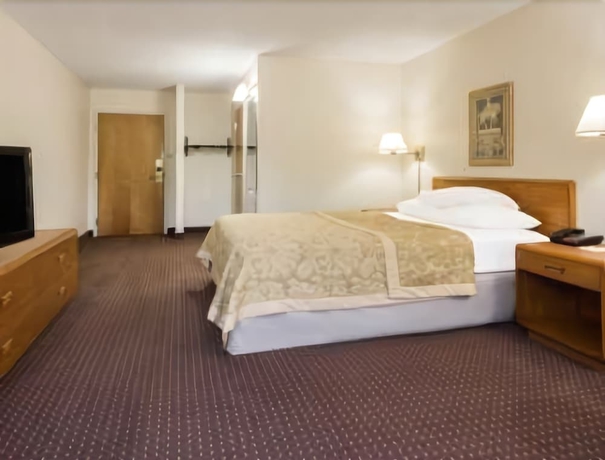Imagen de la habitación del Hotel Super 8 By Wyndham Miamisburg Dayton S Area Oh. Foto 14