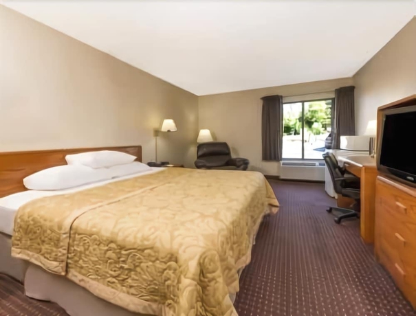 Imagen de la habitación del Hotel Super 8 By Wyndham Miamisburg Dayton S Area Oh. Foto 16
