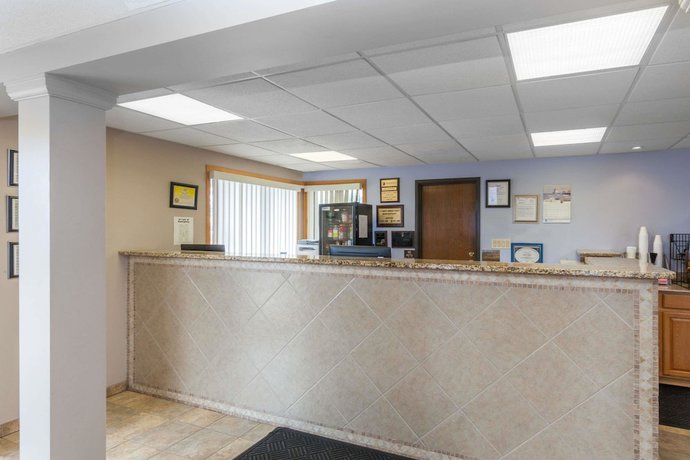 Imagen de los interiores del Hotel Super 8 By Wyndham Michigan City. Foto 15